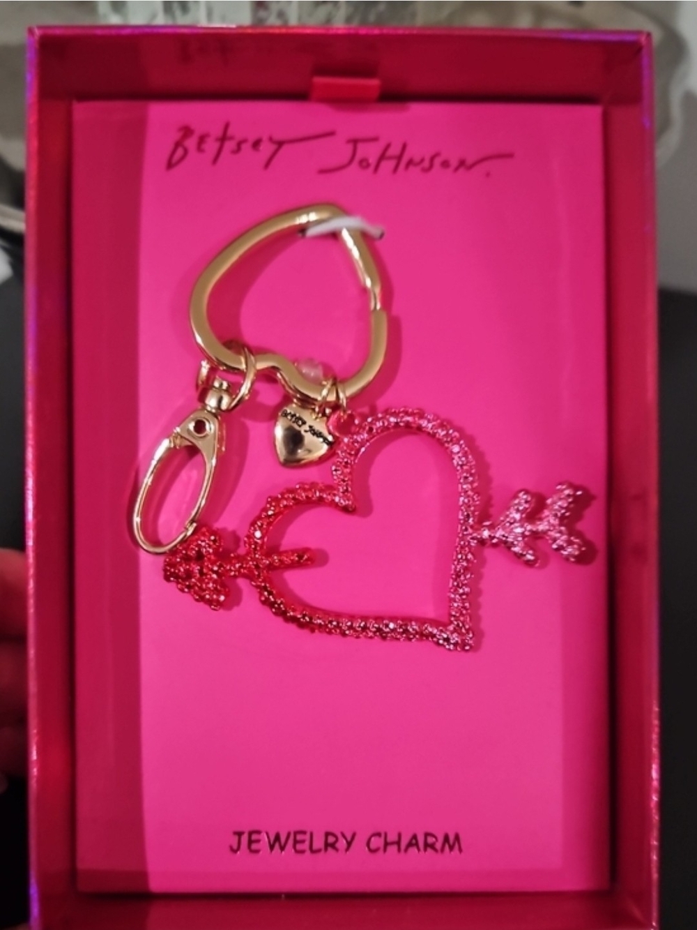 Betsey Johnson NWT Hot Pink Glitter Heart Arrow Key Holder Charm MSRP$48